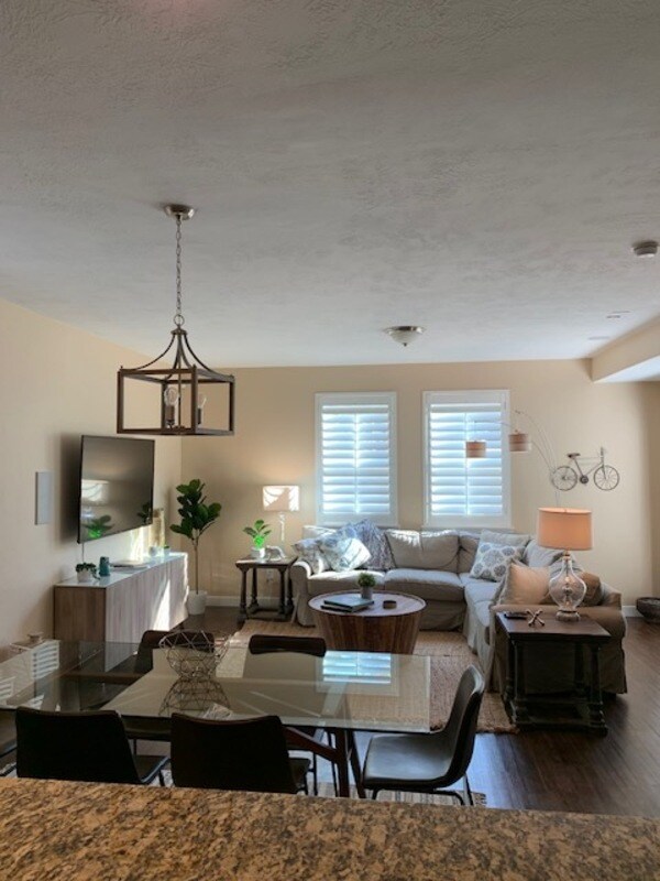 Foto del edificio - 134 Cres Pine Ln