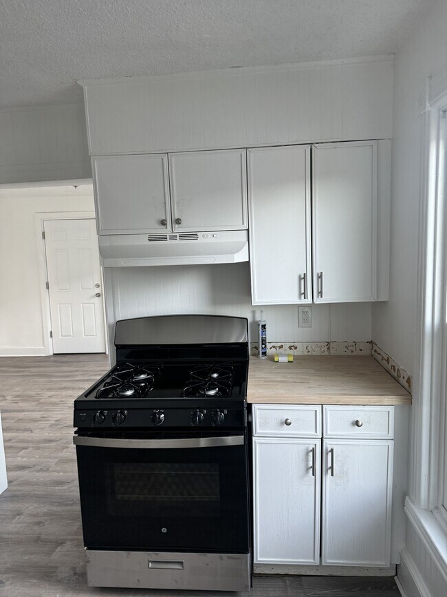 Building Photo - 29 W Lincoln Hwy