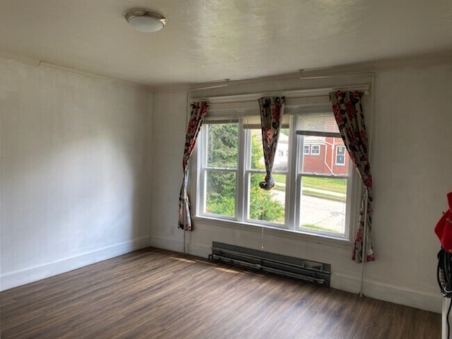 Building Photo - 305 Donnan Ave
