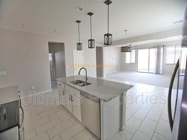 Building Photo - 14432 W Whispering Wind Dr