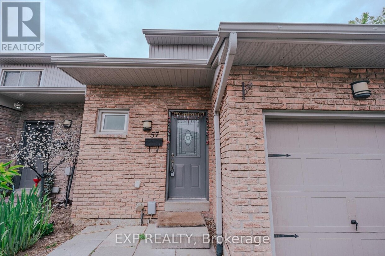 Primary Photo - 399-399 Vodden St E