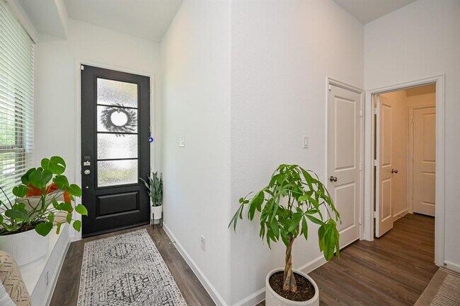 Foto del edificio - 5630 Amber Brook Ln