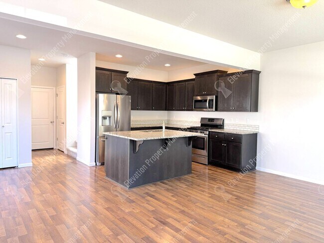 Foto del edificio - 3 BR pet-friendly home with fenced yard