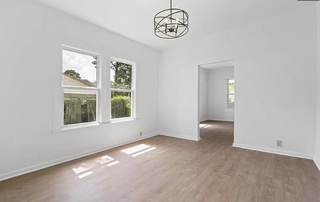Foto del edificio - 2213 Weaver Rd