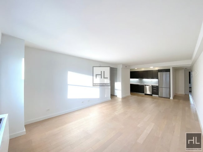 Building Photo - STUNNING LUXURY 4 BED IN PRIME MURRAY HILL...