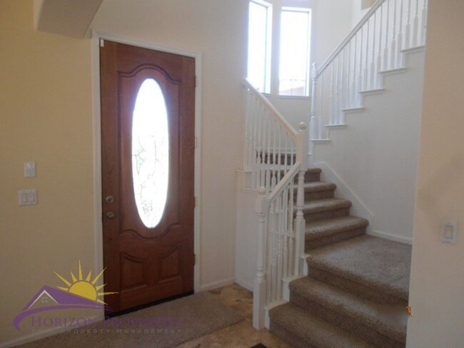 Building Photo - Spacious 6 Bed 4.5 Bath Anatolia Home