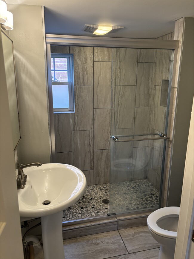 Building Photo - 619 Copeland St