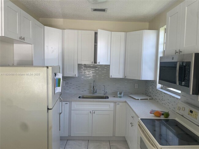 Foto del edificio - 907 SW 8th St