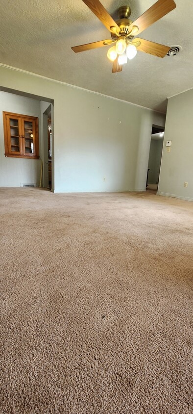 Living room - 819 East Ave S