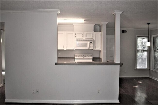 Building Photo - 901 Garden Ct