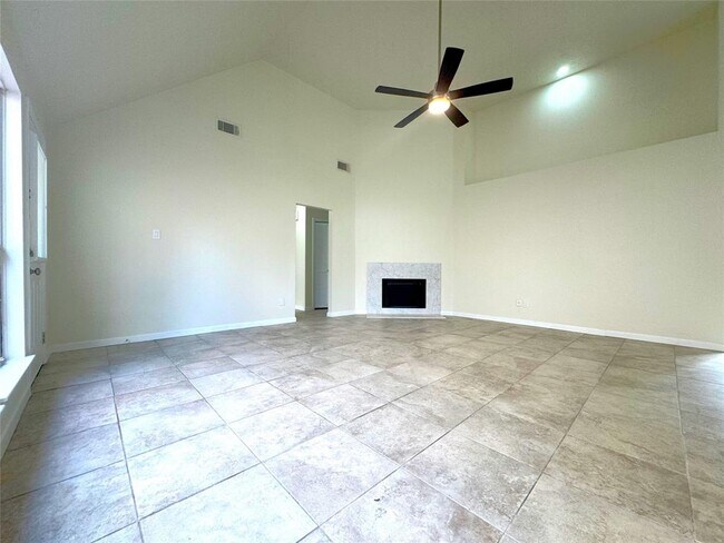 Building Photo - 7418 Fountain Crest Dr