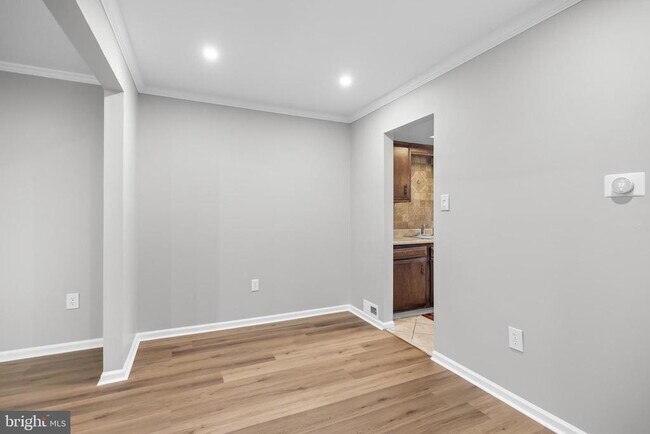 Foto del edificio - 13 Hopewell Ln