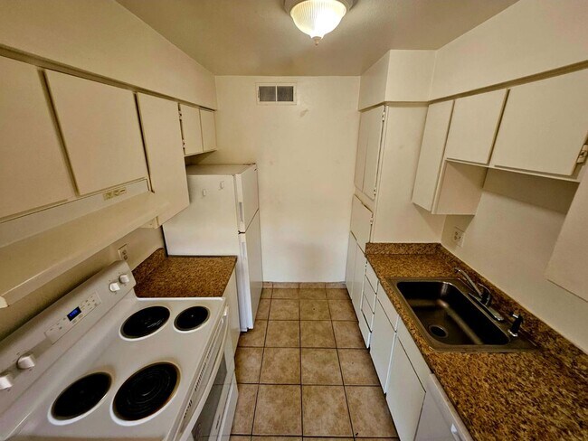 Foto del edificio - Spacious 2/1 Condo in Gated Community