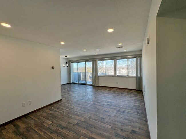 Foto del edificio - 6640 Pearl Rd