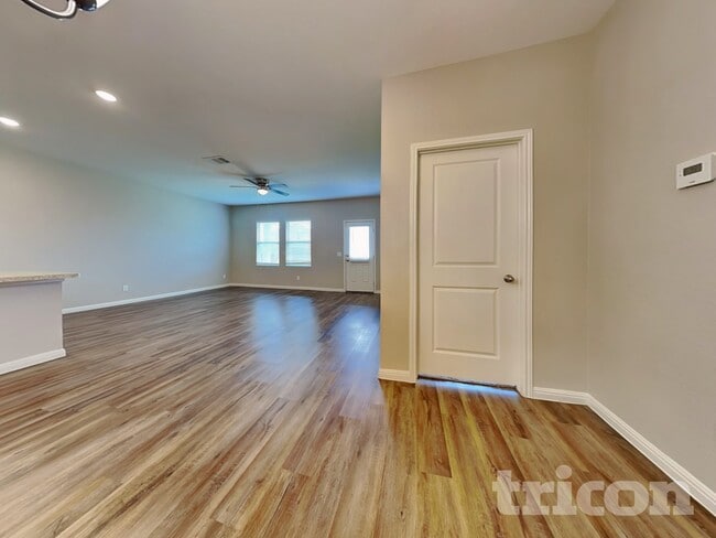 Foto del edificio - 871 Bunton Reserve Blvd