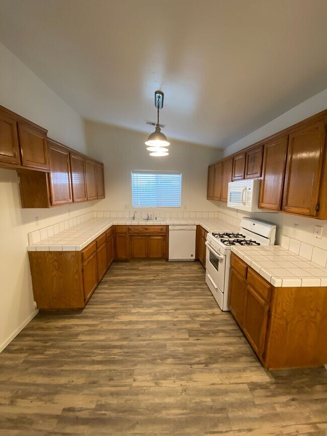 Building Photo - Charming 3 Bedroom Home For Rent