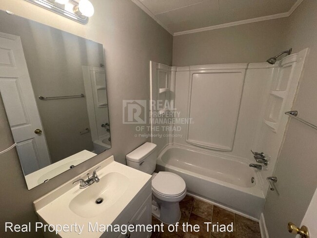 Building Photo - 3 br, 1 bath House - 1931 Bedford St