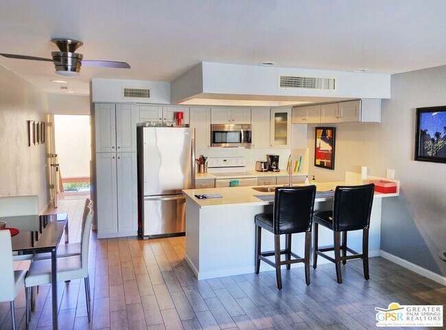 Building Photo - 1655 E Palm Canyon Dr