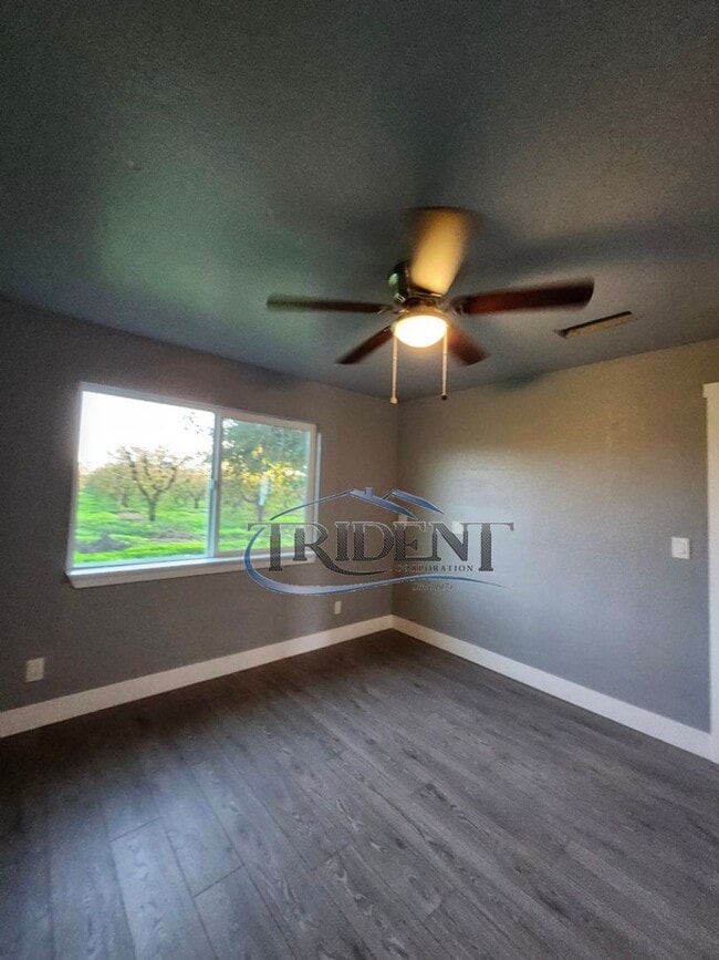 Foto del edificio - MOVE IN SPECIAL! FRESHLY painted interior! NEW vinyl flooring! This is a 2 Bedroom, 1 bath house ...