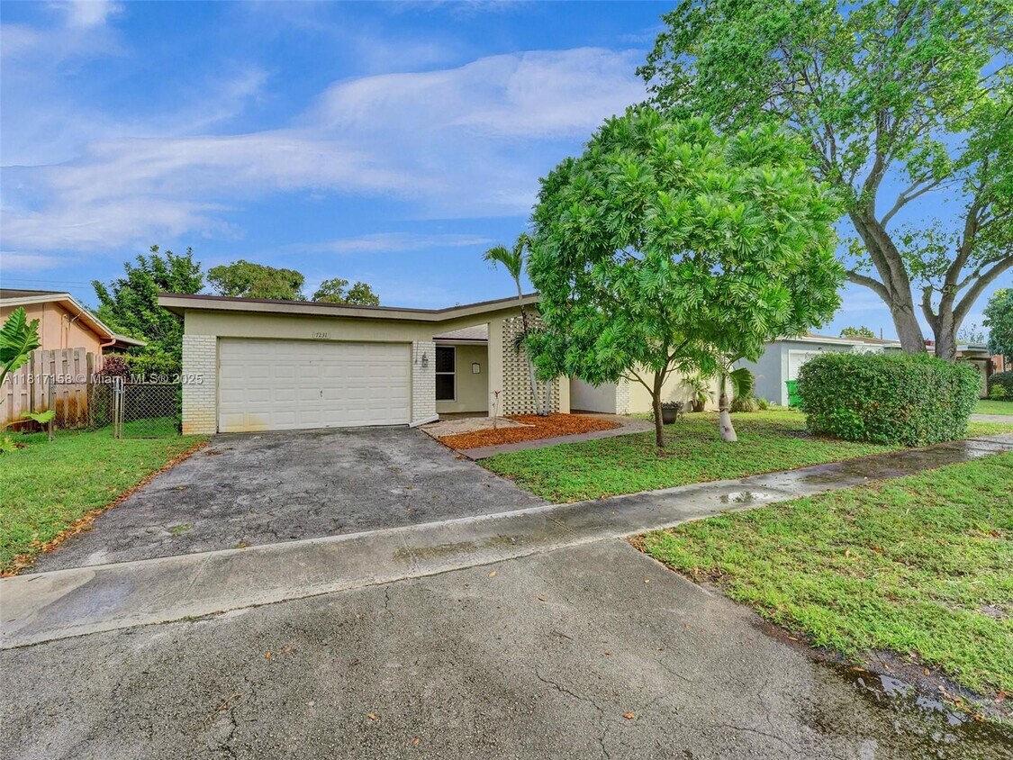 Foto principal - 7231 NW 20th St