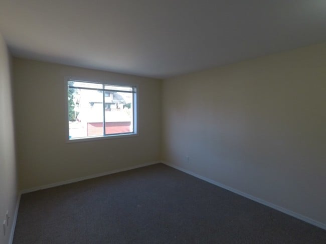 Building Photo - Apartment  in West Seattle