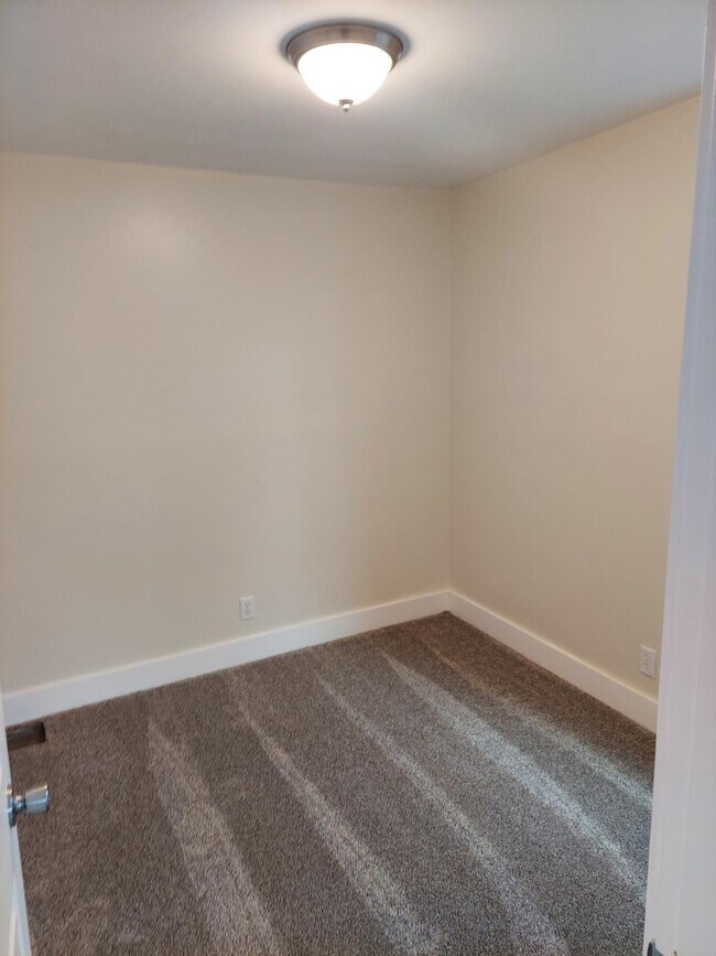 612 W Stanton Ave, Fergus Falls, MN 56537 House Rental in Fergus