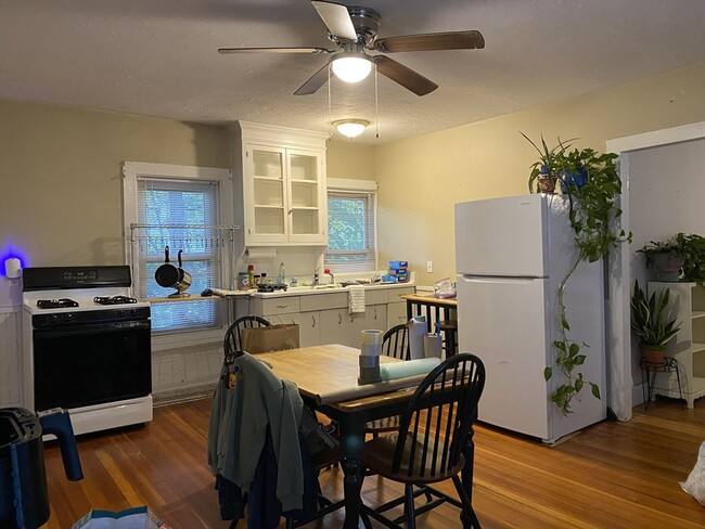 Foto del edificio - 24 Concord St