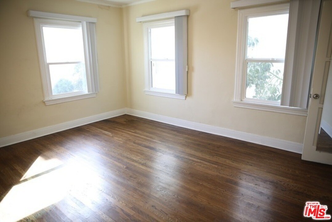 Foto principal - 240 S Kenmore Ave