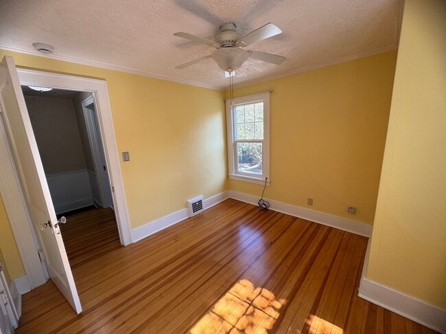Building Photo - 2 Bedroom 2 bath Townhome in Davenport