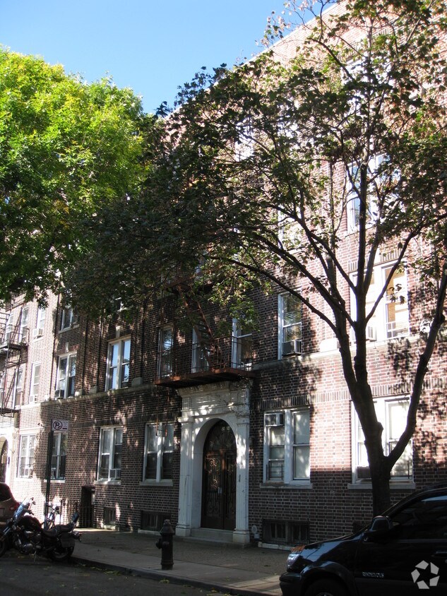 Primary Photo - 28-24 42nd St
