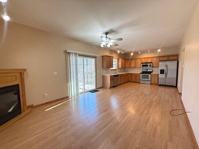 Foto del edificio - Beautiful 2 Bed, 2 Bath Luxury Condo - May Promo -Apply Today!