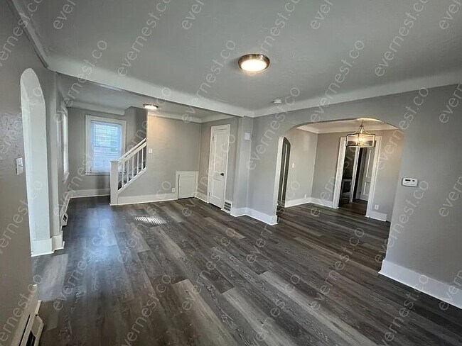 Building Photo - 3355 Curwood St