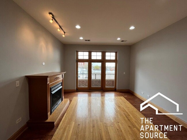 Building Photo - 1918 W Cermak Rd