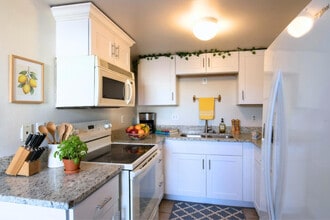 Building Photo - 1704 E 6th Ave