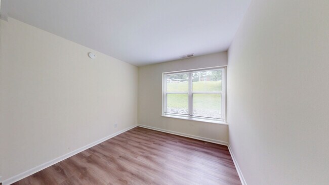 Interior Photo - The Commons at Windsor Gardens