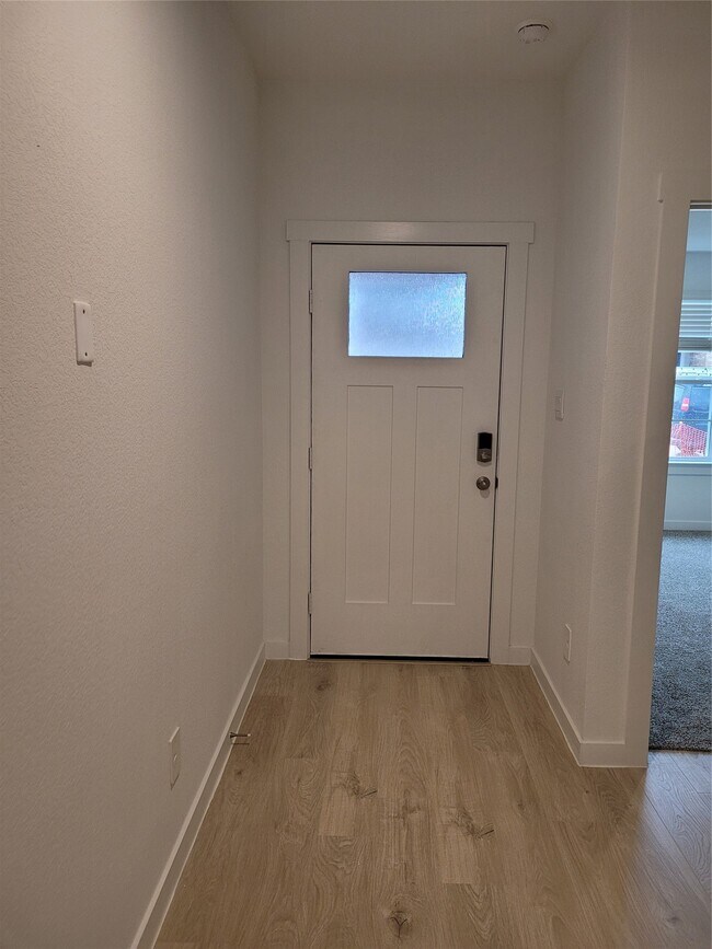Foto del edificio - 4947 Oakwood Dr