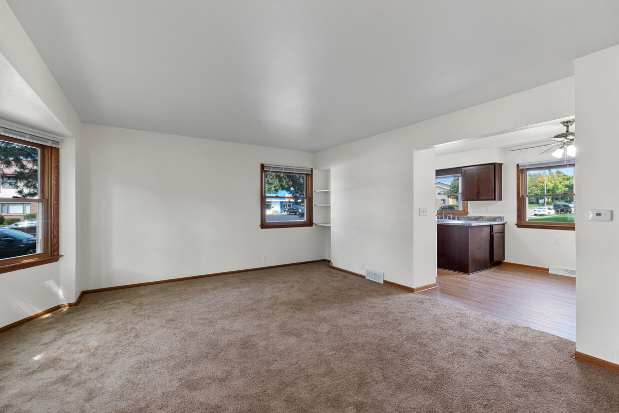 Living Room - 5515 S Illinois Ave