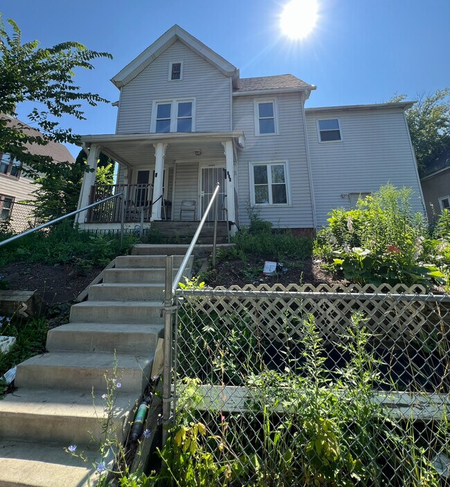 Building Photo - 3260 N 21st St