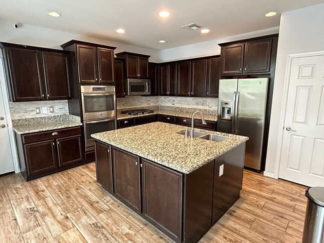 Foto del edificio - 20719 W Alsap Rd