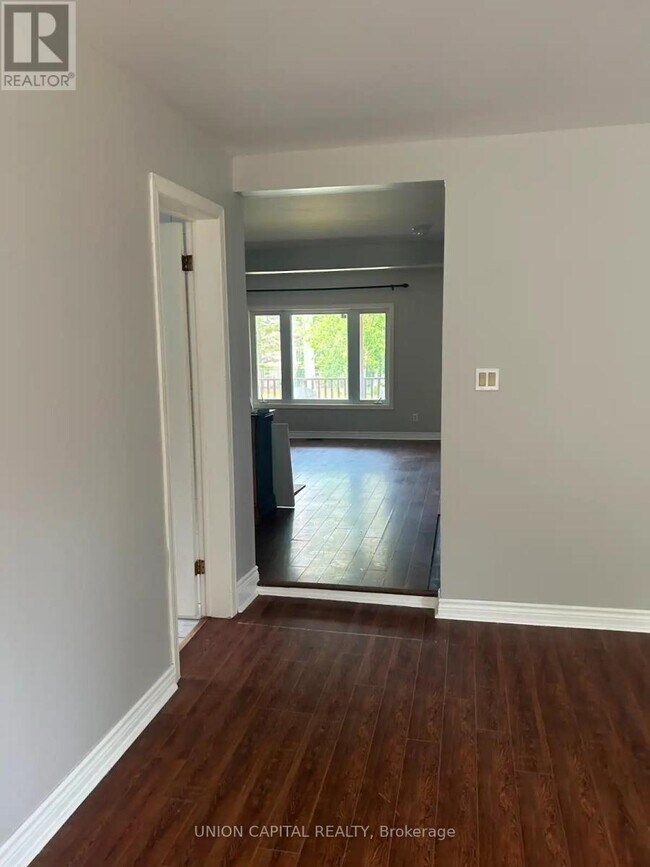 Photo du bâtiment - 74 37th St N