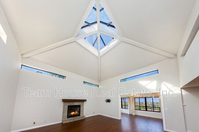 Building Photo - 5845 S Mansfield Ave