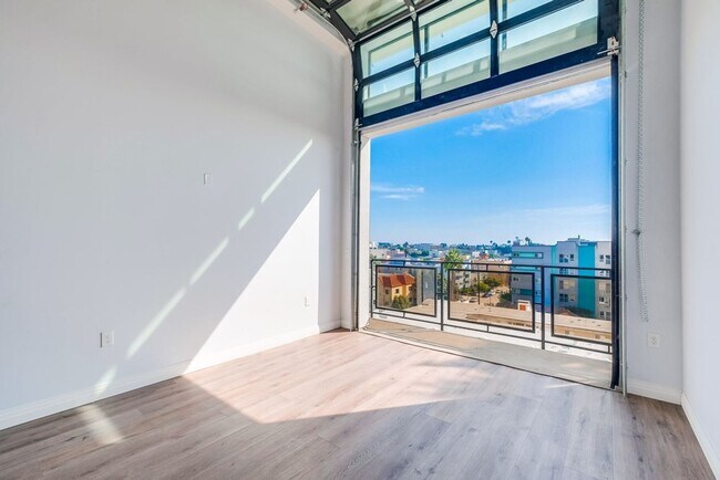 Building Photo - Stunning 2 Story Modern Lofts in Koreatown - 6 Weeks Free Move In Special!