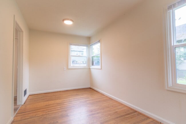 Building Photo - 5412-5420-5420 NE 9th Ave