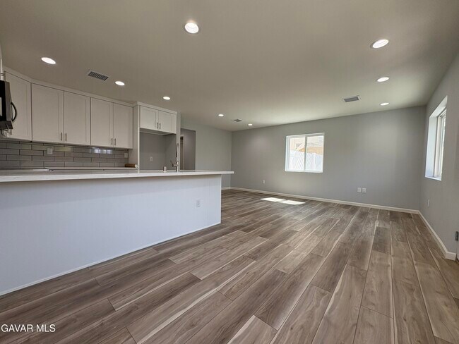 Building Photo - 3767 Noll Dr