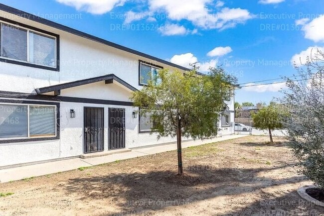 Foto del edificio - Townhouse unit. 2 bedrooms 1.5 bath call o...