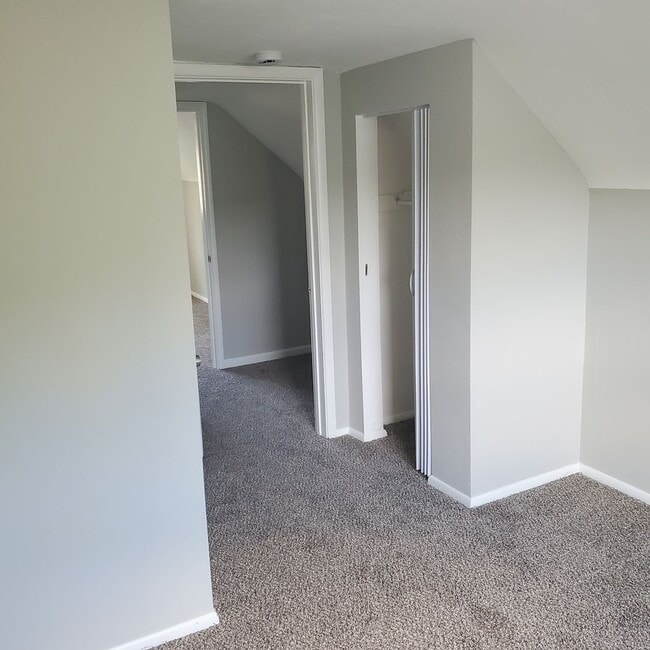 Building Photo - 4BDRM 1 1/2 BATH HOUSE FOR RENT