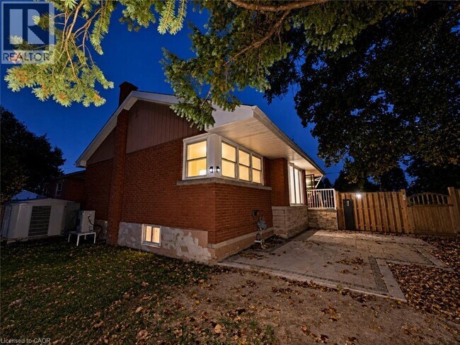 Building Photo - 9 Grenadier Dr