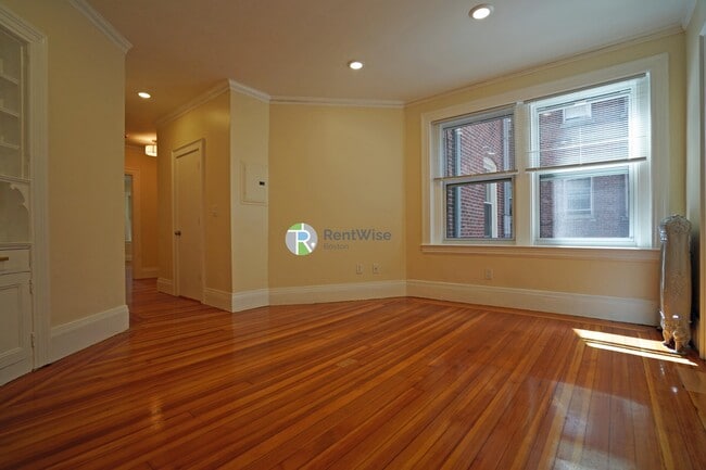 Building Photo - 10 Beals St