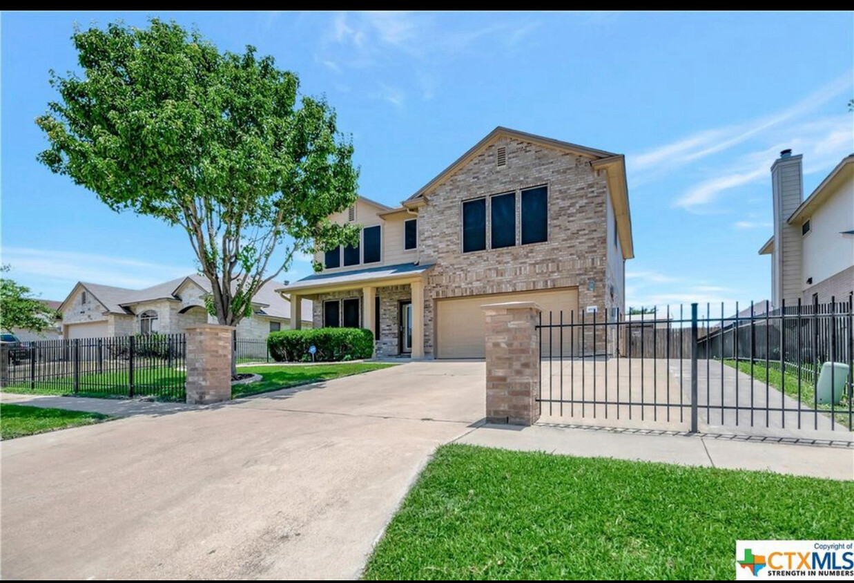 Elegant Front view - 4602 Sydney Harbour Ct