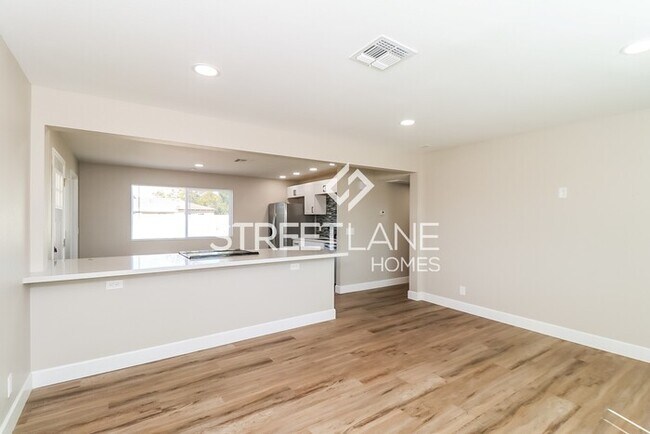 Building Photo - Charming 3 bedroom home in Phoenix!